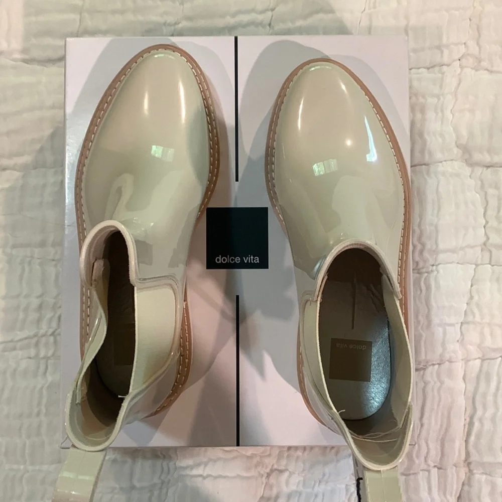 NWT Dolce Vita Ivory Patent Boots, size 10 - Picture 1 of 4